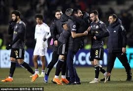 张育成旅外表现引发讨论